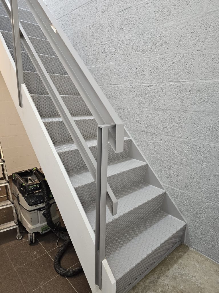 PEINTURE ESCALIER METAL